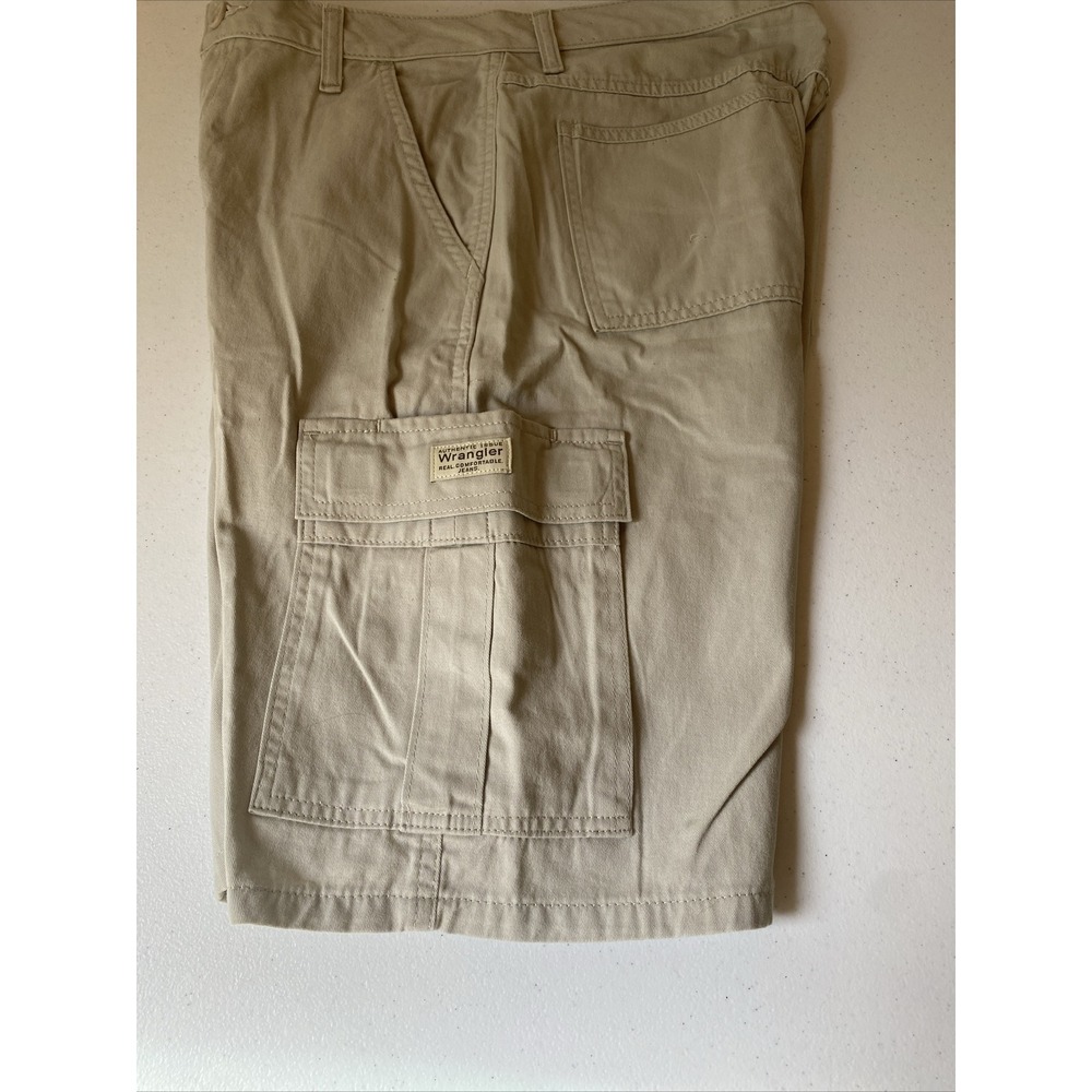 Vintage Men's Wrangler Cargo Khaki Shorts Size 30 With 10" Inseam